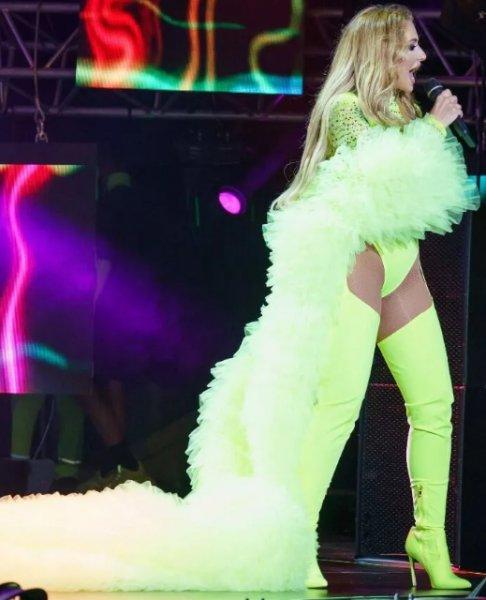 Hadise'nin geçmişten bugüne sahne kostümleri