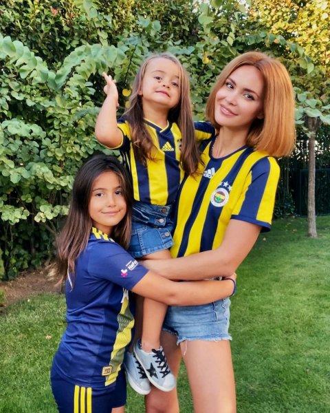 Volkan Demirel'in eşi Zeynep Demirel'in sosyal medya paylaşımları 