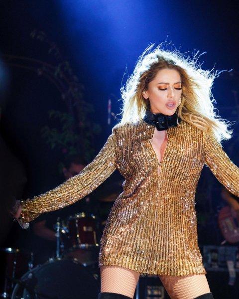 Hadise'nin geçmişten bugüne sahne kostümleri