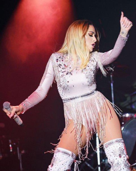 Hadise'nin geçmişten bugüne sahne kostümleri
