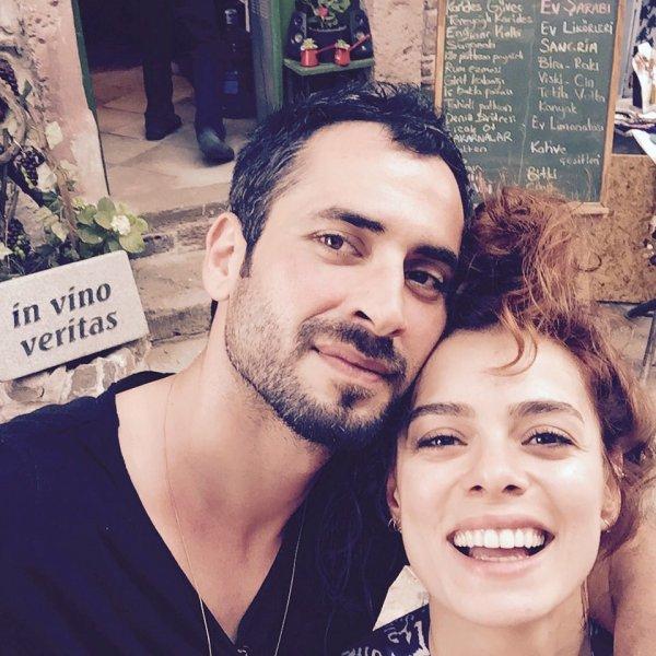 Özge Özpirinçci ve Burak Yamantürk çifti