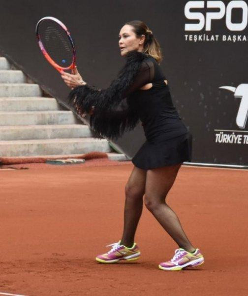 Hülya Avşar'ın spor halleri  - Resim 13