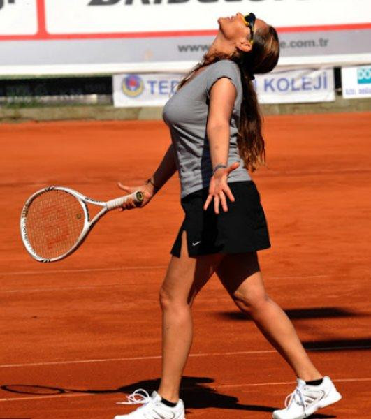Hülya Avşar'ın spor halleri  - Resim 8