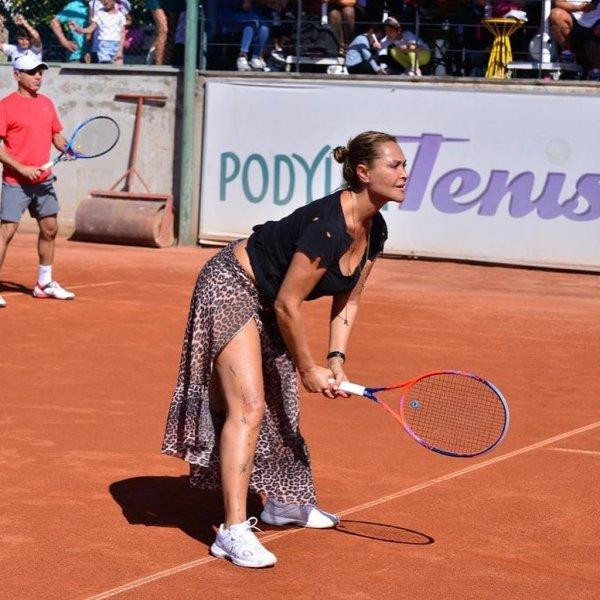 Hülya Avşar'ın spor halleri  - Resim 14