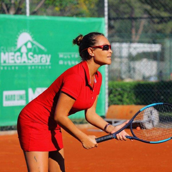 Hülya Avşar'ın spor halleri  - Resim 15