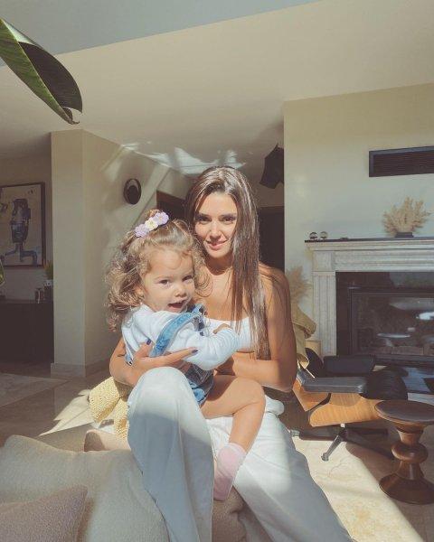 Hande Erçel'in en beğenilen pozları