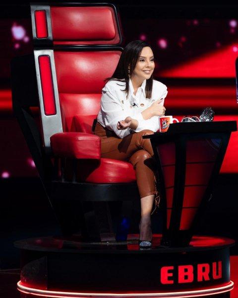 Ebru Gündeş'in O Ses Türkiye macerası: Kırmızı koltuk ona çok yakıştı 
