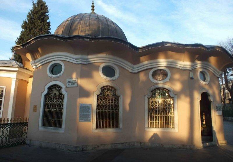 İstanbul'un ziyaretçi akınına uğrayan türbeleri
