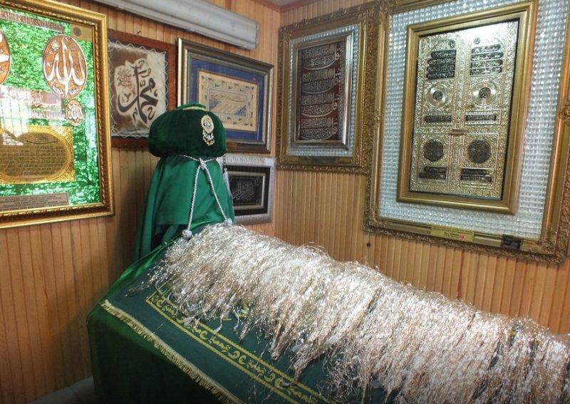 İstanbul'un ziyaretçi akınına uğrayan türbeleri