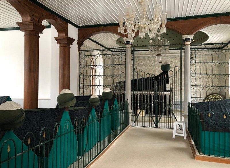 İstanbul'un ziyaretçi akınına uğrayan türbeleri