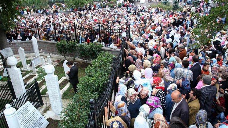 İstanbul'un ziyaretçi akınına uğrayan türbeleri