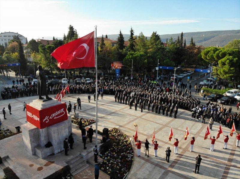 Yurt genelinde hayat saat 09.05'te 1 dakikalığına durdu 