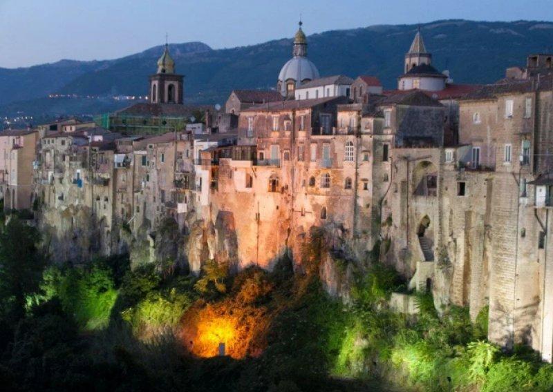 Dünyanın ulaşılması zor en tehlikeli yerleri