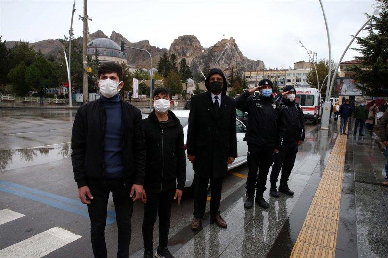 Yurt genelinde hayat saat 09.05'te 1 dakikalığına durdu 