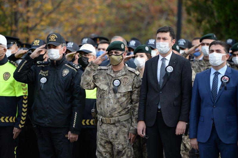 Yurt genelinde hayat saat 09.05'te 1 dakikalığına durdu 