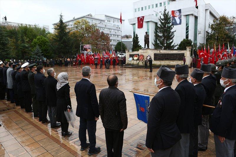 Yurt genelinde hayat saat 09.05'te 1 dakikalığına durdu 