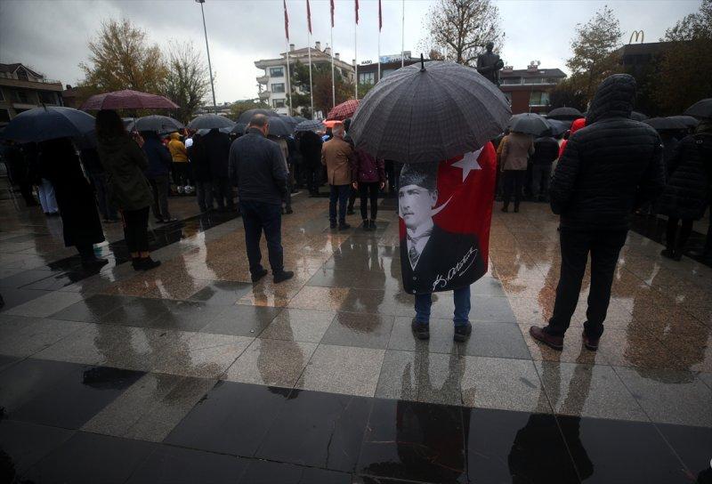 Yurt genelinde hayat saat 09.05'te 1 dakikalığına durdu 