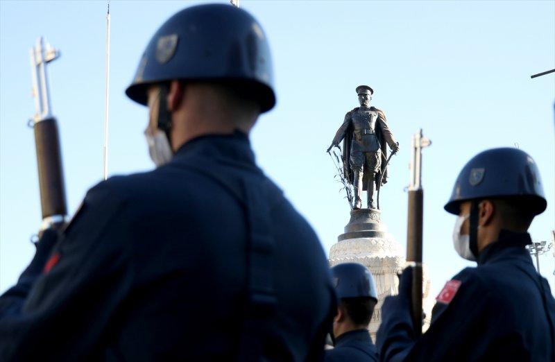 Yurt genelinde hayat saat 09.05'te 1 dakikalığına durdu 