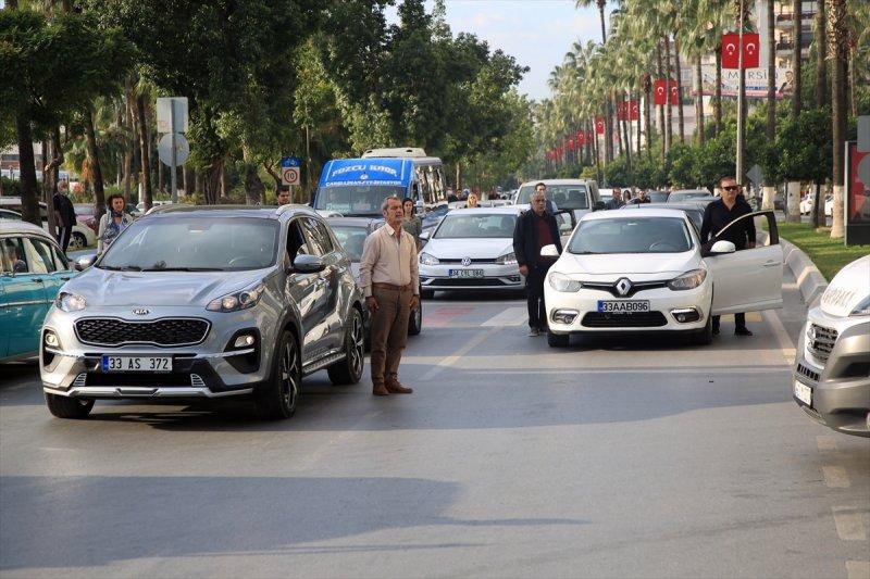 Yurt genelinde hayat saat 09.05'te 1 dakikalığına durdu 