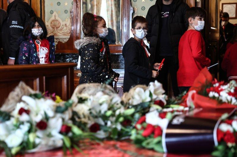 Yurt genelinde hayat saat 09.05'te 1 dakikalığına durdu 