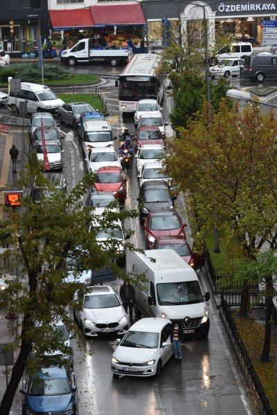 Yurt genelinde hayat saat 09.05'te 1 dakikalığına durdu 