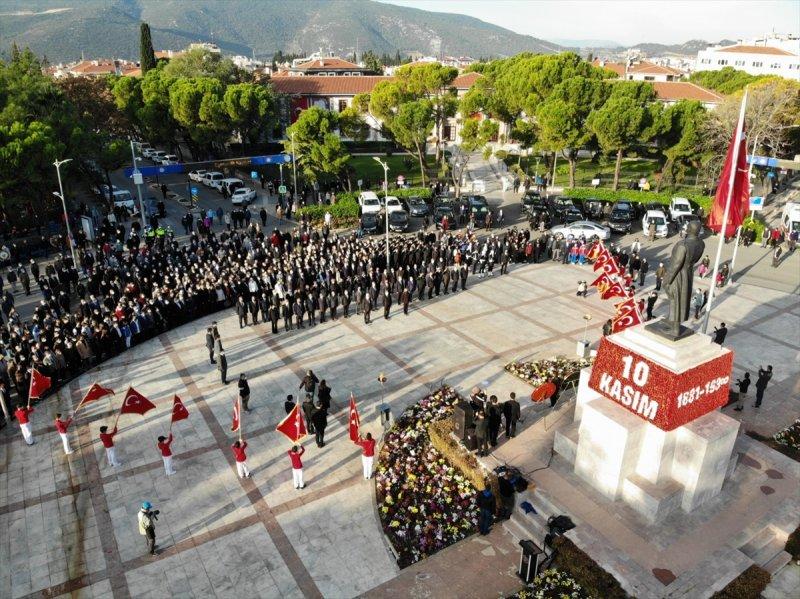 Yurt genelinde hayat saat 09.05'te 1 dakikalığına durdu 