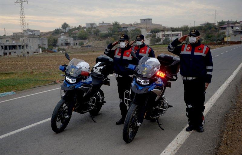 Yurt genelinde hayat saat 09.05'te 1 dakikalığına durdu 