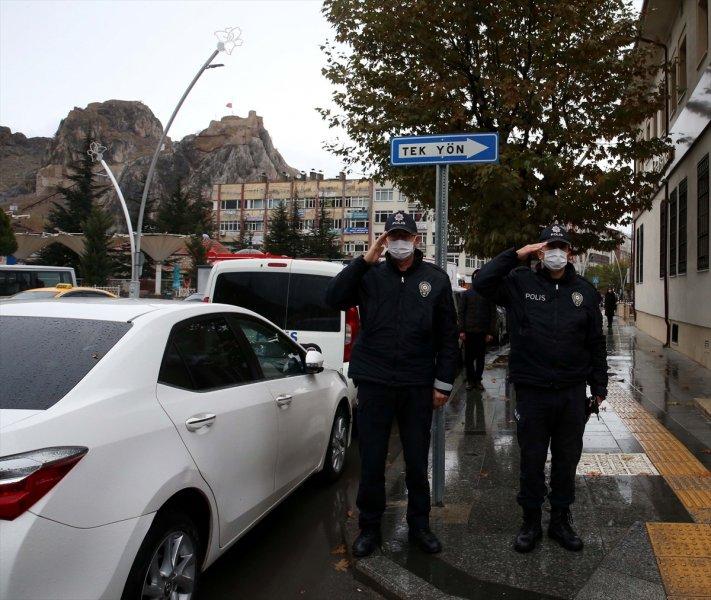 Yurt genelinde hayat saat 09.05'te 1 dakikalığına durdu 