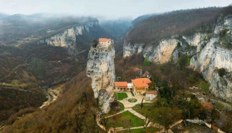 Dünyanın ulaşılması zor en tehlikeli yerleri