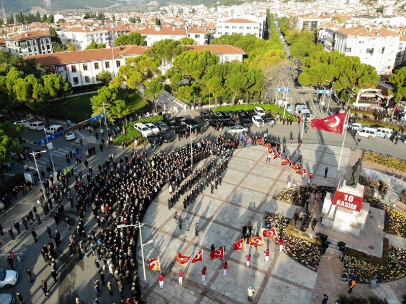 Yurt genelinde hayat saat 09.05'te 1 dakikalığına durdu 