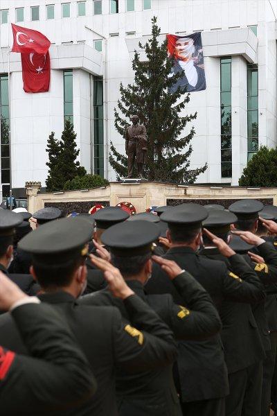 Yurt genelinde hayat saat 09.05'te 1 dakikalığına durdu 