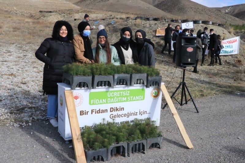 Milli Ağaçlandırma gününde yurt genelinde fidan dikimi yapıldı