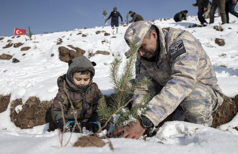 Milli Ağaçlandırma gününde yurt genelinde fidan dikimi yapıldı