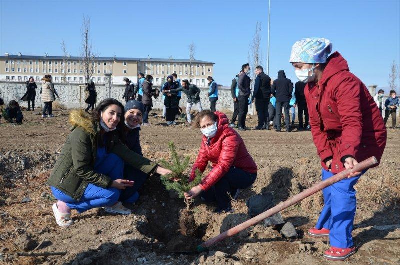 Milli Ağaçlandırma gününde yurt genelinde fidan dikimi yapıldı