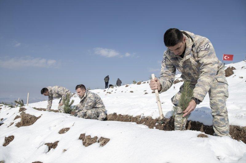 Milli Ağaçlandırma gününde yurt genelinde fidan dikimi yapıldı