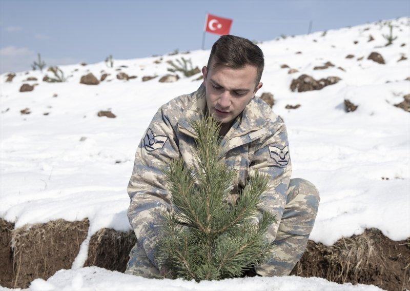 Milli Ağaçlandırma gününde yurt genelinde fidan dikimi yapıldı