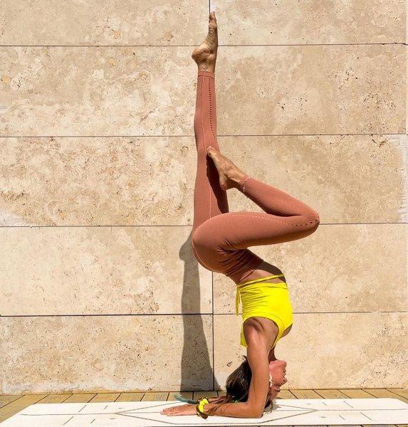 Zeynep Tokuş'un yoga pozları