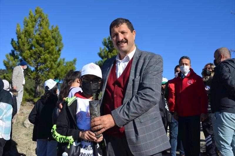 Milli Ağaçlandırma gününde yurt genelinde fidan dikimi yapıldı