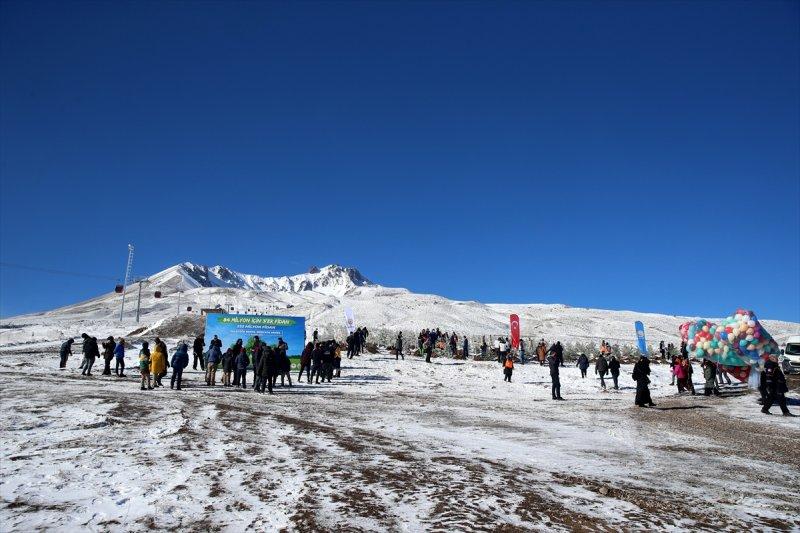 Milli Ağaçlandırma gününde yurt genelinde fidan dikimi yapıldı