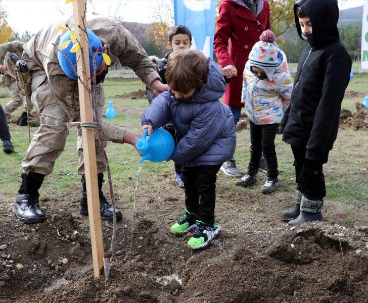 Milli Ağaçlandırma gününde yurt genelinde fidan dikimi yapıldı