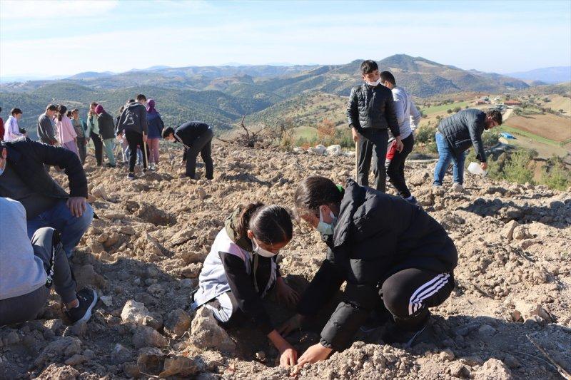 Milli Ağaçlandırma gününde yurt genelinde fidan dikimi yapıldı