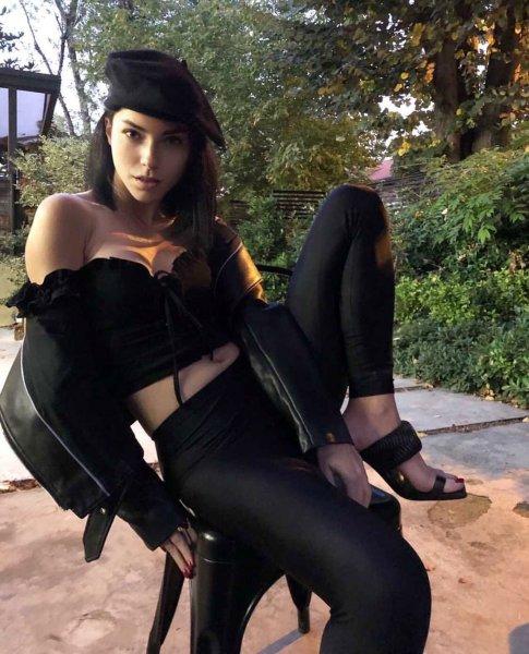 Merve Boluğur'un gündemden düşmeyen  paylaşımları