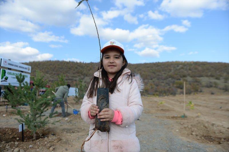 Milli Ağaçlandırma gününde yurt genelinde fidan dikimi yapıldı
