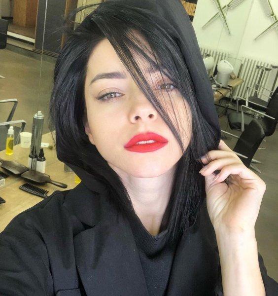 Merve Boluğur'un gündemden düşmeyen  paylaşımları