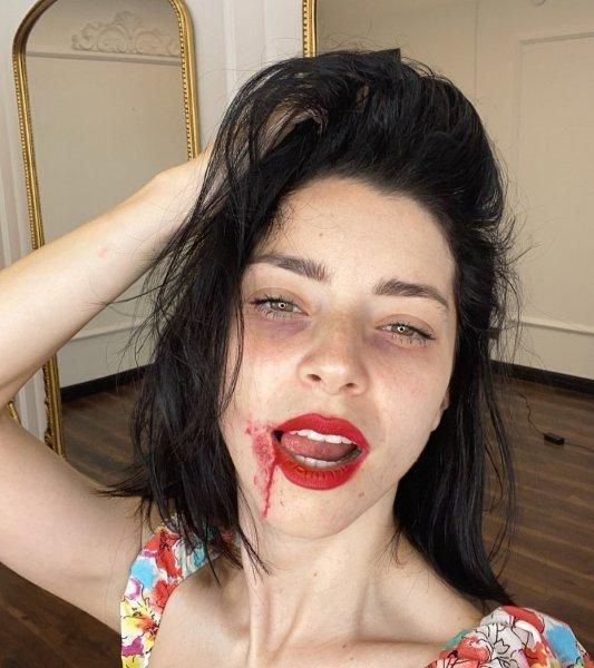 Merve Boluğur'un gündemden düşmeyen  paylaşımları