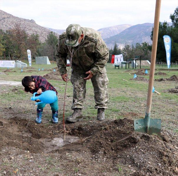 Milli Ağaçlandırma gününde yurt genelinde fidan dikimi yapıldı