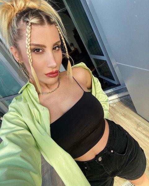 Sosyal medyada İrem Derici