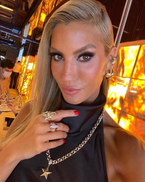 Çağla Şıkel'in kusursuz güzelliği