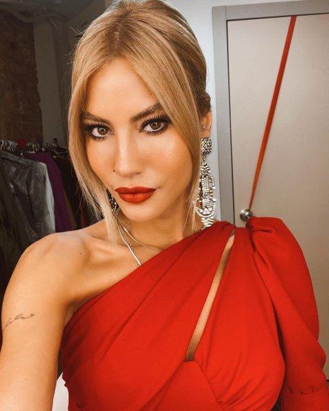 Çağla Şıkel'in kusursuz güzelliği