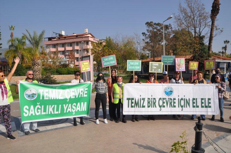 Köyceğiz'de yapılan göl temizliğinden halı çıktı 